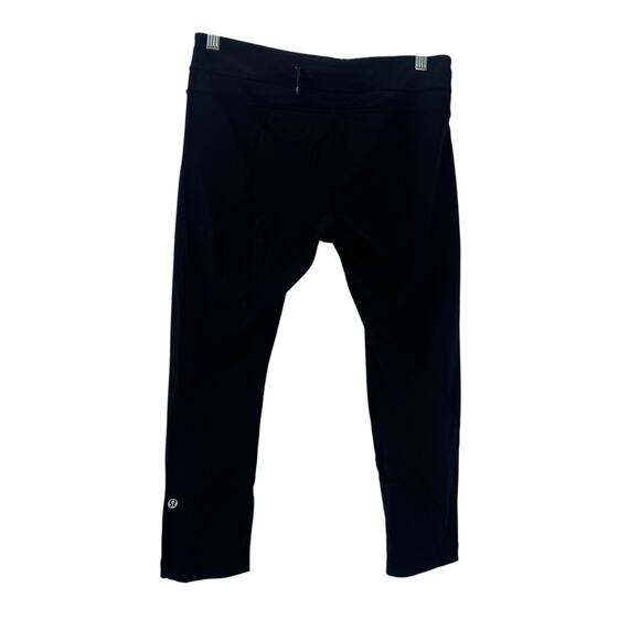 Lululemon Women's Back Zip Pocket Crop Capri Leggings Solid Black Size 8 - Picture 1 of 7